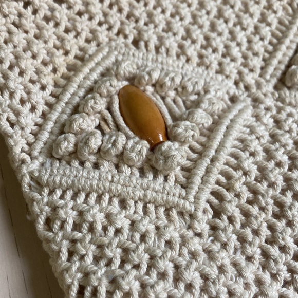 Vintage 1970s Macrame Clutch Purse, Wooden Beads, Zipper closure, Cream - Picture 3 of 7
